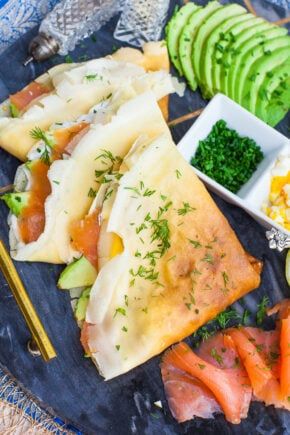 Crepe Sale, Salmon Crepes, Crepe Recipe Savory, Stuffed Crepes, Salmon Breakfast, Crepe Recipe, Crepes Recipe, Breakfast Crepes, Smoked Salmon Recipes