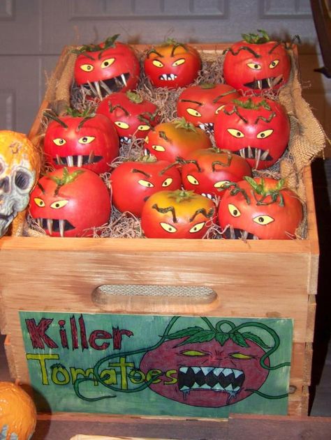 Haunted Farm, Horror Crafts, Scary Farm, Scary Halloween Decorations Outdoor, Halloween Circus, Halloween Forum, Halloween Props Diy, Creepy Halloween Decorations, Poison Apple