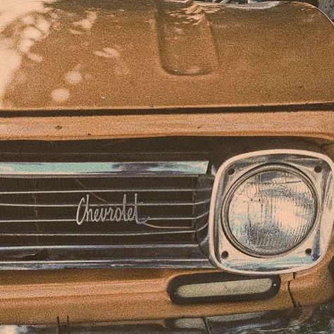 Smaller photography accounts deserve more credit :( 💛 🌟🌟🌟 #aesthetic #tumblr #retro #vintage #urbanoutfitters #thrift #strangerthings… Wallpaper Retro, 70s Aesthetic, 80s Aesthetic, Old Car, Beige Aesthetic, Yellow Aesthetic, Brown Aesthetic, Love Pictures, Retro Aesthetic