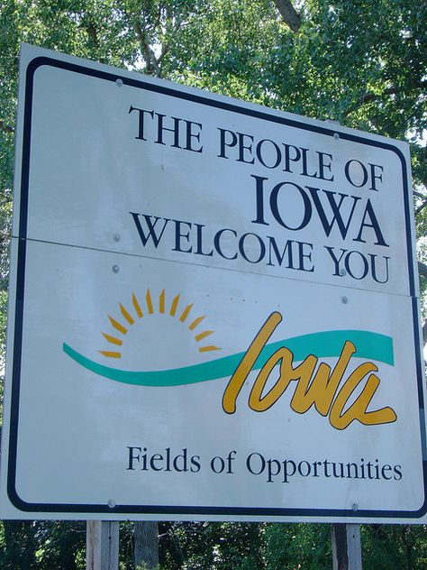 The People of Iowa Welcome You Sign (Monona County, Iowa) by courthouselover, via Flickr State Signs, Missouri River, Fort Myers Beach, Usa States, Chicago Restaurants, Iowa State, Historic Preservation, Travel Design, Des Moines