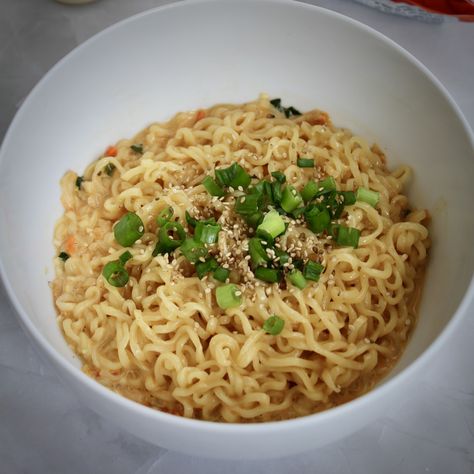 Kewpie Mayo Ramen Hack - Ramen Hacks Instant, Kewpie Mayo Ramen, Mayo Ramen, Ramen Ingredients, Kimchi Ramen, Ramen Seasoning, Ramen Hacks, Yaki Udon, Kewpie Mayo