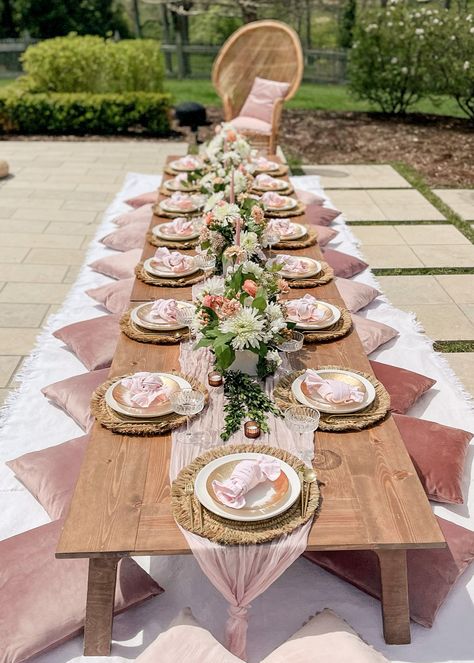 Pink Boho Birthday Party, Pink Boho Picnic, Ladies Picnic Ideas, Bachelorette Party Picnic, Bachelorette Picnic Ideas, Bachelorette Party Ideas Boho, Bachelorette Lunch Ideas, Mother’s Day Picnic, Boho Bachelorette Party Decorations