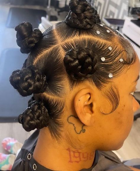 Bantu Knots On Natural Hair, Rockstar Hairstyles, Bantu Knots Hairstyles, Hairstyles On Natural Hair, Natural Hair Locs, Hair Lookbook, Bantu Knot Hairstyles, Hair Expo, Edgy Short Haircuts