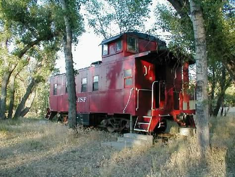 all types of train cars for sale and people are making homes out of them Unique Tiny Home, Tiny House Blog, Train Cars, Unusual Homes, Small Room Design, Tiny Spaces, Home Design Ideas, Cabins And Cottages, Train Car