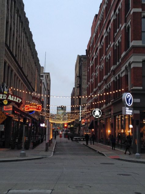 The Fourth Street Alley in downtown Cleveland, Ohio is a popular dining destination due to its mix of restaurants, cafes and bars. Cleveland Ohio Aesthetic, Ohio Aesthetic, Cleveland West Side Market, Cleveland Downtown, Street Alley, Cincinnati Ohio Photography, Popular Restaurants, Downtown Cincinnati Ohio, Downtown Cleveland Ohio