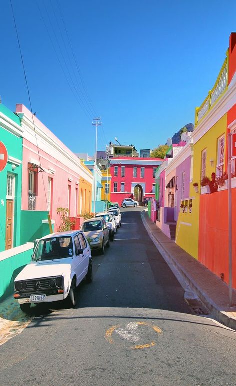 Colorful Neighborhood, Bo Kaap, Cape Town Travel, Plettenberg Bay, Colorful Buildings, Colorful Houses, Cap Vert, Knysna, Colorful Places