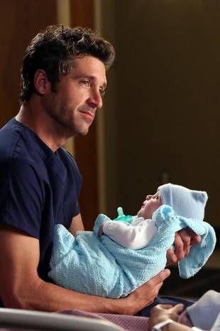 Derek and Baby Bailey Greys Anatomy Derek, Greys Anatomy Episodes, Meredith And Derek, Grays Anatomy Tv, Greys Anatomy Funny, Greys Anatomy Characters, Greys Anatomy Cast, Greys Anatomy Memes, Dark And Twisty