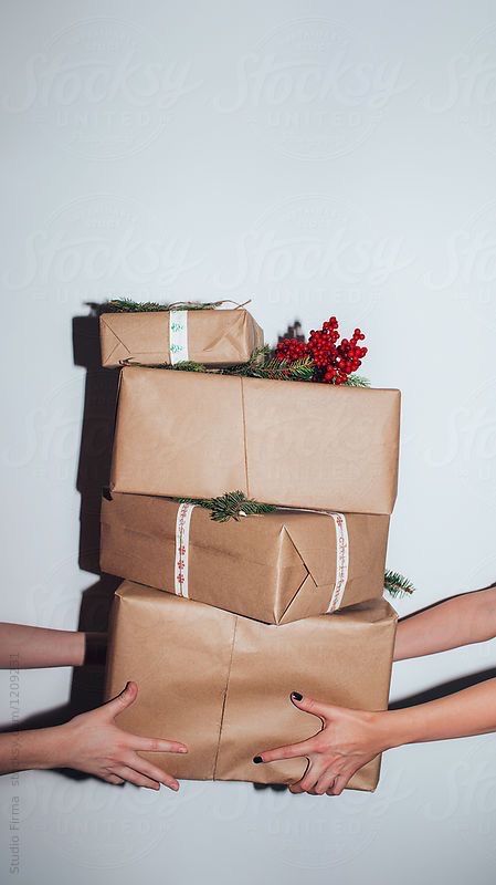 Ideas With Crates, Christmas Village Display Ideas, Village Display Ideas, Christmas Editorial, Christmas Marketing, Christmas Advertising, Christmas Campaign, Gifts Photography, Holiday Photoshoot