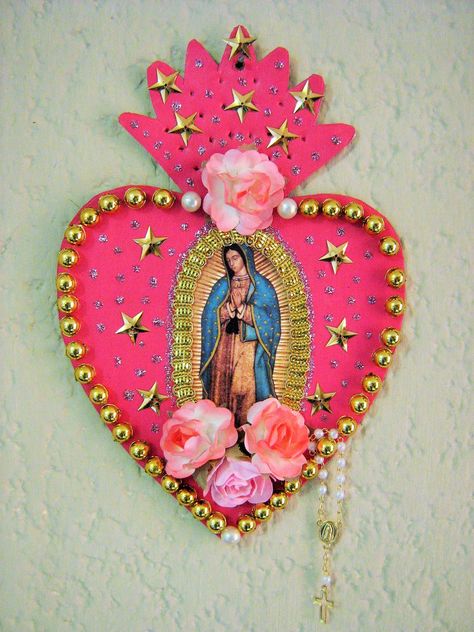 Arte mexicano y kitsch #mexico #arte #virgen de guadalupe #our lady of guadalupe #kitsch #cutura #mexican folk art #mexican culture Silver Wedding Gifts, Den Mrtvých, Mexican Crafts, Mexican Decor, Tin Art, The Virgin Mary, Art Populaire, Arte Inspo, Mexican Culture