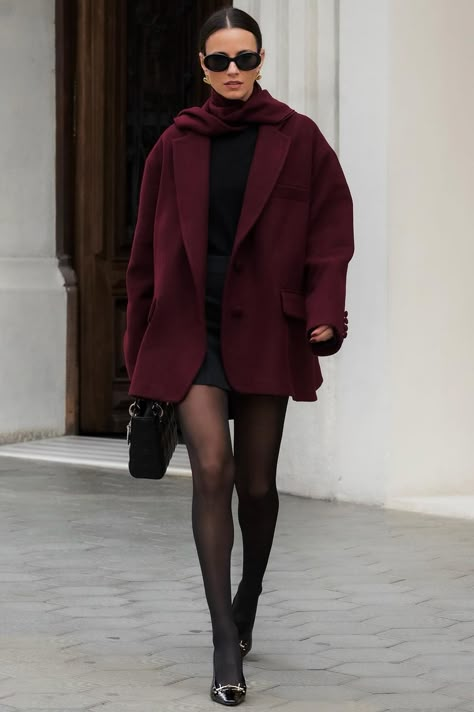 Outfit With Tights 2024, Sangria Outfit, Burgundy Black Outfit, Deep Red Outfits, Deep Winter Aesthetic, Burgundy And Black Outfit, Deep Winter Outfits, Burgundy Outfit, Burgundy Style