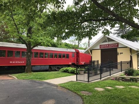 You can even ride the Lebanon Mason and Monroe Railroad. Trains depart in downtown Lebanon and feature scenic rides through southwestern Ohio in Warren County. Small Town Restaurant, Ohio Weekend Getaways, Ohio Adventures, Ohio Getaways, Ohio Attractions, Ohio Destinations, Lebanon Ohio, Ohio Vacations, Blackberry Farm