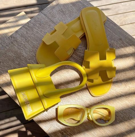 Yellow Jacquemus Bag Outfit, Jacquemus Bag Outfit, Jacquemus Yellow, Hermes Yellow, Yellow Aesthetics, Hermes Slippers, Hermes Oran Sandals, Jacquemus Le Chiquito, Slippers Outfit