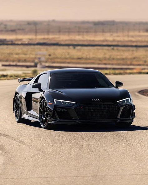 Audi R8 V10 😍 #IdreamCar #Audi #audia3 #audir8 #audisportquattro #AudiR8GT Audi R8 Gt, R8 Gt, Car Dream, R8 V10, Audi R8 V10, Audi Sport, Audi Cars, Performance Cars, Vroom Vroom