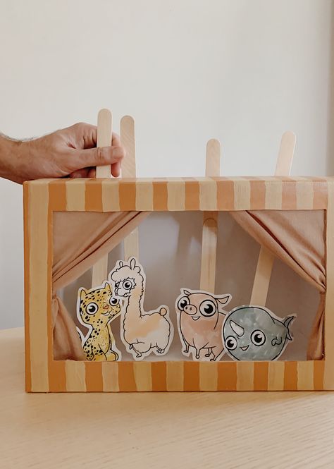 diy shoebox puppet theatre (with free printable puppets) Printable Puppets, Theatre Crafts, Puppets Diy, Puppet Theatre, Reading Diy, Puppet Crafts, Puppet Theater, Puppet Show, Diy Toys