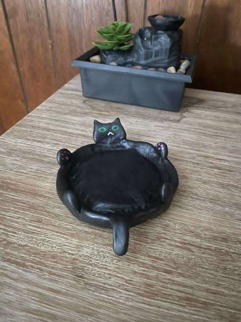 Clay Cat Bowl Diy, Ashtray Ideas, Cat Ashtray Clay, Clay Cat Holder, Cat Ring Holder Clay, Cat Ashtray, Cat Clay Dish, Cat Clay Tray, Clay Jewellery Holder