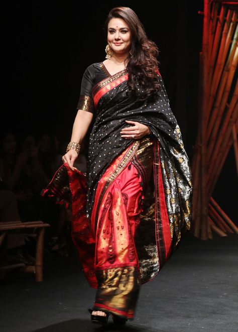 Cannot get Preity-er than this! - Rediff.com Preeti Zinta, Black And Red Saree, Black Saree Blouse, Beautiful Bridal Dresses, Preity Zinta, Indian Look, Casual Indian Fashion, Wedding Saree Indian, Black Saree