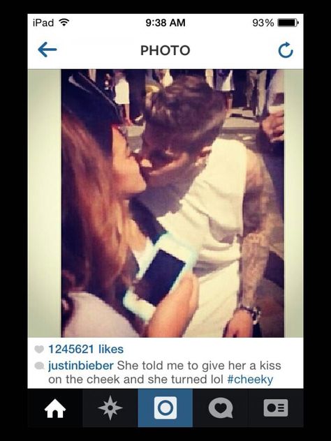 Justin Bieber Kissing, Kiss On The Cheek, Justin Bieber 2014, Usher Raymond, Justin Bieber Style, Justin Bieber Images, Justin Bieber Photos, Justin Bieber Pictures, I Love Justin Bieber