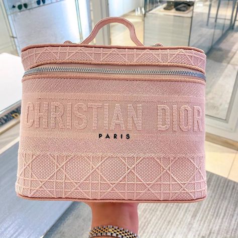 There is also a Vanity Case of this new bag, more info here... Fancy Bags, Luxury Purses, Pretty Bags, Fashion Weeks, Cute Bags, Bags Designer Fashion, Lady Dior, Beautiful Bags, Dior Bag