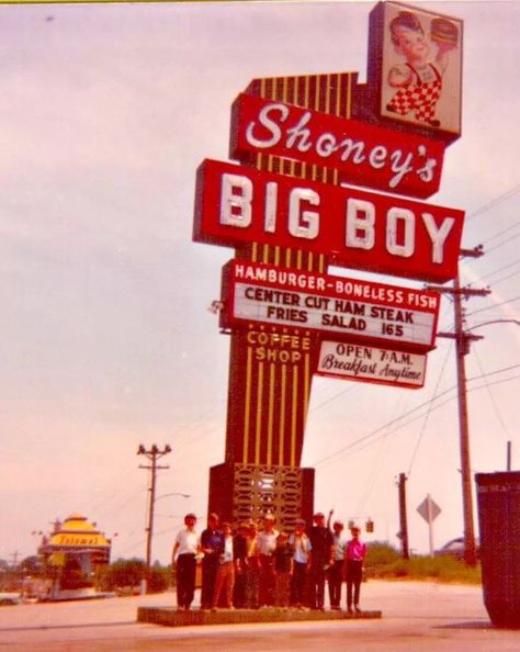 Donelson Shoneys Big Boy Restaurants, Retro Signage, Retro Signs, Glendale California, Columbus Ga, Vintage Neon Signs, Vintage Neon, Restaurant Signs, Vintage Restaurant