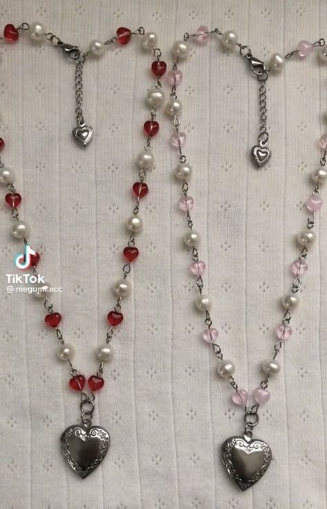 Red Beaded Jewelry, Necklace Inspo Beads, Beaded Necklace Ideas Handmade, Cute Necklace Ideas, Jewelry Inspo Necklaces, Necklace Ideas Handmade, Handmade Jewelry Ideas Necklace, Heart Necklace Diy, Aesthetic Beaded Jewelry