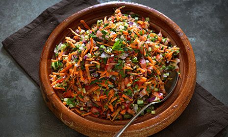 Also known as Salata. This refreshing and colourful tomato, carrot and onion salad is light and crunchy. Afghan Salad, Chargrilled Chicken, Afghan Food Recipes, Onion Salad, Fruit And Veg, Grilled Meat, Different Recipes, Lunch Recipes, Paleo Gluten Free