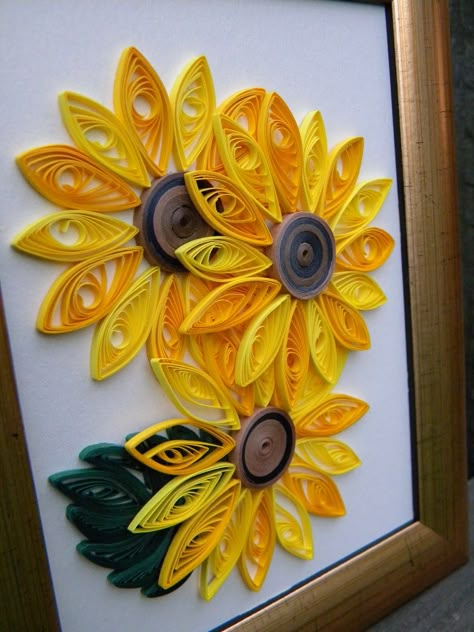 Quilled sunflowers, for kids. This was okay. Good age range but only girls, and gluing the paper was a little fussy. Quilling Images, Neli Quilling, Quilling Pattern, Paper Quilling For Beginners, Sunflower Crafts, Paper Quilling Flowers, Paper Quilling Cards, Origami And Quilling, Camp Crafts