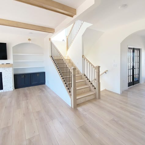 Kelsey | Home Decor & Design on Instagram: “I’m convinced I’ll forever be drawn to white oak railings with black spindles! Final step: finish stairs! #ourbuildjourney…” Stairs Open On Both Sides, Open Stairs To Basement, Modern Wood Stairs, Finish Stairs, Black Balusters, Black Spindles, White Banister, Modern Farmhouse Staircase, Black Staircase