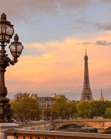 paris, euro summer, europe, france, sunsets, eiffel tour, travel inspo, traveling Tour Eiffel Aesthetic, Paris Sunset, Summer Europe, Paris Aesthetic, Euro Summer, Travel Inspo, Paris France, Vision Board, Paris