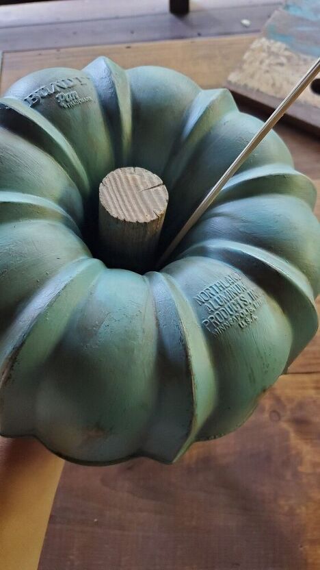 Upcycled Caddy With SUGRU | Hometalk Old Bundt Pan Crafts, Bundt Cake Pan Crafts, Sugru Ideas Projects, Diy Plate Rack, Wicker Laundry Hamper, Green Spray Paint, Pruning Roses, Making Wreaths, Blue Chalk Paint