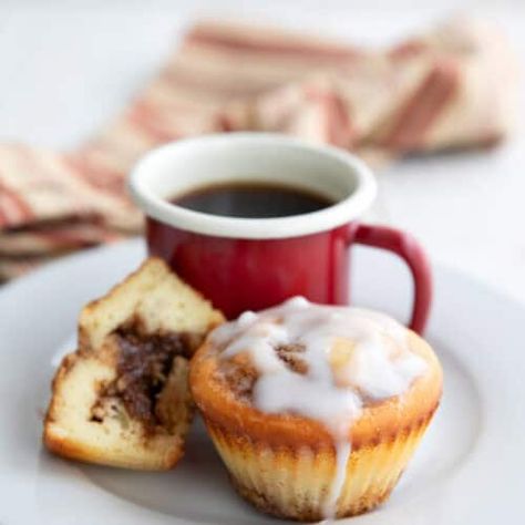 Cinnamon Protein Muffins, Keto Muffin Recipe, Protein Muffin Recipes, Thm Breakfast, Cinnamon Filling, Keto Protein, High Protein Breakfast Recipes, Tin Recipes, Keto Cinnamon