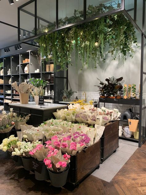 Zara home Amsterdam 
Amsterdam aesthetic Florist Shop Layout Plan, Luxury Flower Shop Interior Design, Floral Department Grocery Store, Flower Shop Work Space, Industrial Flower Shop, Modern Floral Shop, Moody Flower Shop, Cute Florist Shop, Flower Store Design Floral Shops