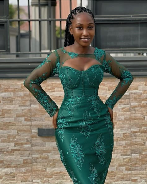 Straight Gown Styles, Straight Gown, Green Ankara, Lace Styles For Wedding, Ankara Styles For Ladies, Aso Ebi Lace Styles, Lace Dress Classy, Dinner Gowns, Nigerian Lace Styles Dress