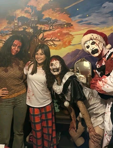 Terrifier cast, behind the scenes 💗 Art The Clown, Behind The Scenes Photos, Horror Movie Icons, Paint Brush Art, Emo Wallpaper, Horror Movie Art, Horror Movie Characters, The Clown