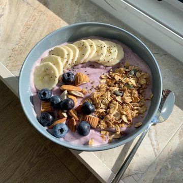 Vegan Yoghurt, Fruit Granola, Granola Breakfast, Makanan Diet, Think Food, Food Goals, Food Is Fuel, Food Inspo, Healthy Snacks Recipes