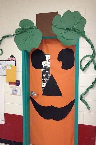 Fall Classroom Door, Classroom Door Decorating, Halloween Classroom Door, Halloween Classroom Decorations, School Door Decorations, Door Decorating Contest, Image Halloween, Casa Halloween, Teacher Doors