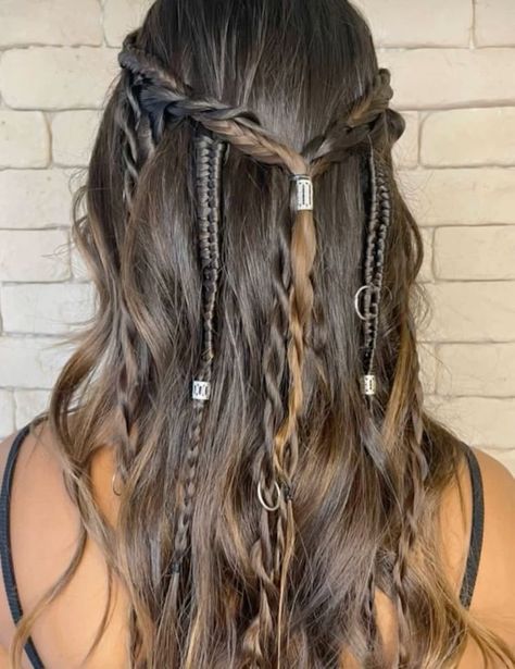 The Best 20+ Hippie Hairstyles For Women (Detailed Gallery) | 20+ Fabulous & Aesthetic Hippie Hairstyles | Hippie Hair Ideas Fulani Braids Boho, Easy Hippie Hairstyles, Beaded Hairstyles, Boho Fulani Braids, Boho Goddess Braids, Fairy Hairstyles, Hippie Hairstyles, Pirate Hair, Partial Dreads