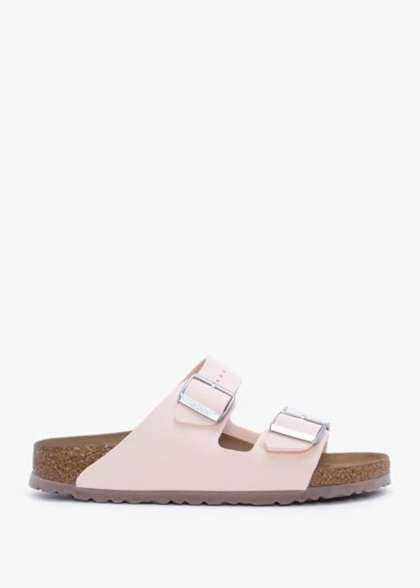 The popular ‘Arizona’ mules from Birkenstock have been given an update this Season. This classic staple Summer style is crafted from a premium vegan Birko-Flor upper with microfiber lining, cork foot-bed and EVA sole. An easy to wear slip on mule featuring two strap upper with buckle fastening. The foot-bed has been contoured to conform to the shape of your foot - with arch support and and extra layer of cushioning for optimum comfort. Signature Birkenstock branding is seen throughou Berkinstock Outfit, Dollette Shoes, Beach Wishlist, Pink Birkenstocks, Summer Wishlist, Trendy Shoes Sneakers, Pretty Shoes Sneakers, Shoe Wishlist, Shoes Teen