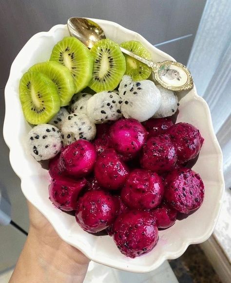 Healthy Lifestyle Food, Healthy Food Motivation, Food Obsession, Dragon Fruit, Cafe Food, Healthy Snacks Recipes, Fruit Bowl, Pretty Food, Sweet Snacks