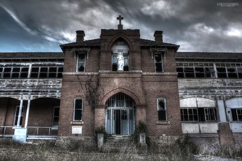 Lori Piquemal Photography Peter And The Starcatcher, Old Buildings, House Styles, Tumblr, Photographer, Building, Photography, Home Decor, Design