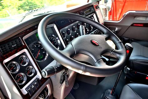 Trucking (Kenworth W900 w/Fitzgerald Glider Kit) Trucks Interior, Semi Trucks Interior, Interior Videos, Kenworth T800, Garage Car, Kenworth W900, Truck Pictures, Kenworth Trucks, Truck Interior