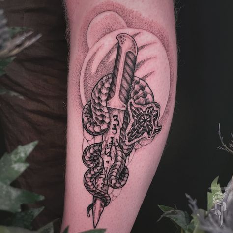 𝕾𝖆𝖓𝖉𝖜𝖔𝖗𝖒 🪱 Custom tattoo for David! Some healed, some fresh. Thank you so much, I enjoyed doing this toothy boy. #dune #tattoo #tattooart #tattoos #stockholmtattoo #stockholm #tattooartist #inklife #tattooaddict #blackwork #tattoolove Dune Sandworm Tattoo, Sandworm Tattoo, Sandworm Dune, Dune Tattoo, Dune Sandworm, Custom Tattoo, Ink Art, Thank You So Much, Blackwork