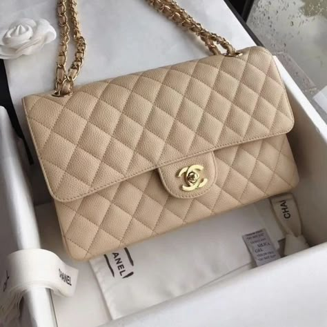 Luxury and Premium Quality hand bags✨ For Price and bag related doubts Feel Free to DM Beige Chanel Bag Outfits, Beige Chanel Bag, Mochila Chanel, Designer Handbags Prada, Designer Handbags Chanel, Designer Handbags Louis Vuitton, Chanel Handbags Classic, Kate Spade Designer, Handbag Display