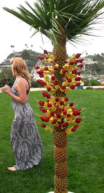 Pineapple Tree with Fruit Skewers | Flickr - Photo Sharing! Fruit Tray Ideas, Fruit Skewer, Pineapple Tree, Deco Fruit, Fruit Creations, Fruit Skewers, Decorações Com Comidas, Fruit Displays, Fruit Kabobs