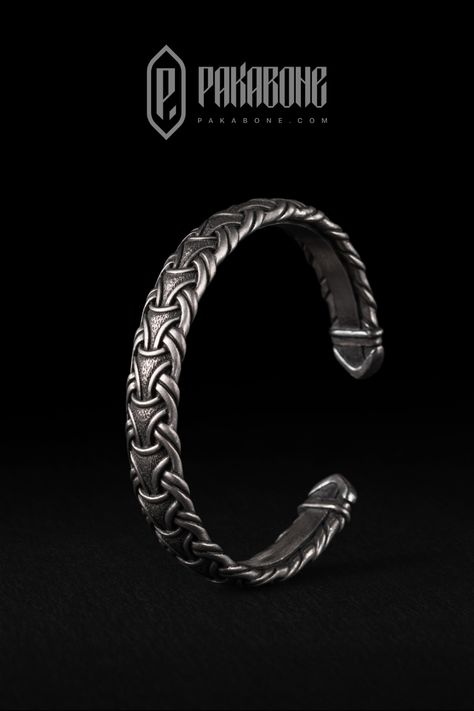 Crafted with precision from lead, cadmium, and nickel-free pewter (Tin), this arm ring not only captures the essence of Viking heritage but also ensures your comfort and safety. With a slightly adjustable design, this cuff fits wrist circumferences between 16 - 21 cm, making it versatile and suitable for a range of wrist sizes. It's a striking addition to your jewelry collection, perfect for both men and women who want to make a statement of strength and tradition. Viking Arm Rings, Viking Aesthetic, Arm Ring, Scandinavian Pattern, Viking Culture, Bracelet Viking, Ancient Vikings, Viking Bracelet, Pagan Jewelry