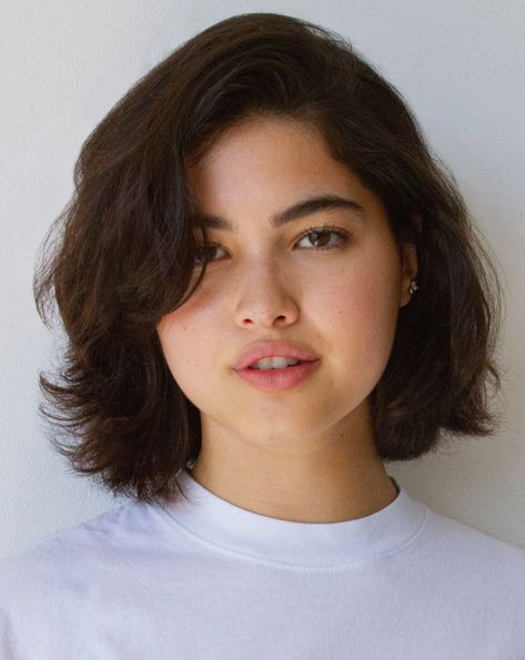 Short Hair Women Thick Hair, Different Short Haircuts For Women, Thick Hair French Bob, French Bob Plus Size Women, Short Hairstyle Women Side Part, Haircut Short Layers, Layer Short Hair, Short Hair Fat Face, Short Haircut For Wavy Hair