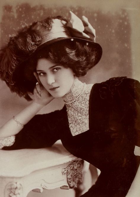 Portrait Vintage, Old Photography, Look Retro, Gibson Girl, Foto Tips, Victorian Women, Old Fashion, Edwardian Era, Edwardian Fashion