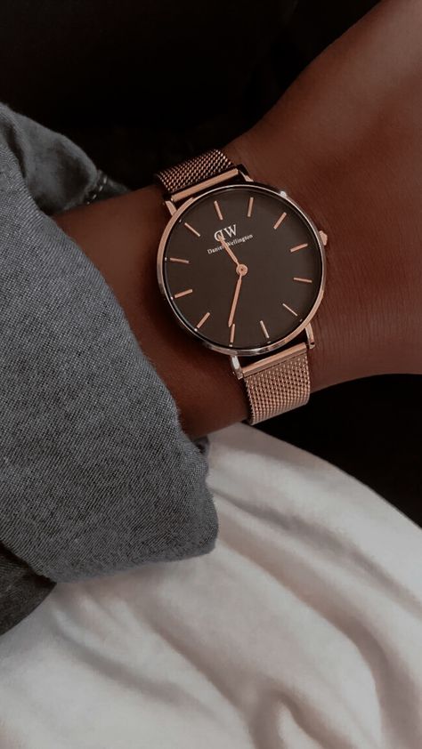 DW_Daniel Wellington watch Dw Watch Women, Trendy Watches Women Fashion, Daniel Wellington Watch Women, Trendy Watches Women, Master Vision, Gold Watches For Men, Daniel Wellington Women, Watches Women Black, Daniel Wellington Watch