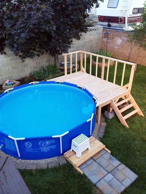 Would you like to have your own pool at a low price or on a budget? Then go to rexgarden.com now and see the best reviews so you can get the pool of your dreams without spending a lot of money. #homedecor #pool #garden #poolideas #pooldesign Piscina Pallet, Piscina Container, Oberirdischer Pool, Pool Deck Decorations, Deck Shade, Deck Piscina, Piscina Intex, Pool Deck Plans, Best Above Ground Pool