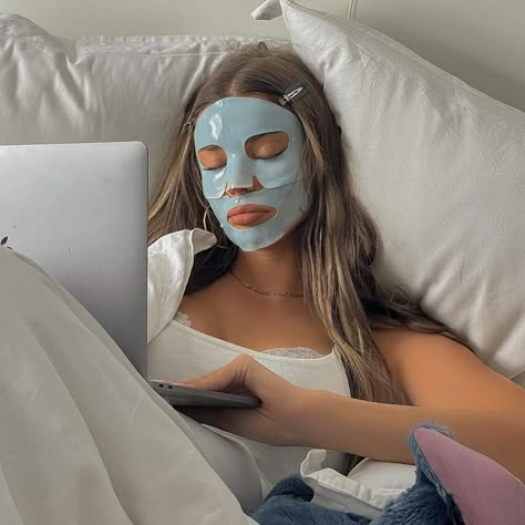 #selfcare #workfromhome #bedtimevibes Calm Life, Estilo Hipster, The Cardigans, Love Being A Woman, Vogue Beauty, Healthy Girl, Clean Girl Aesthetic, Healthy Lifestyle Inspiration, Being A Woman