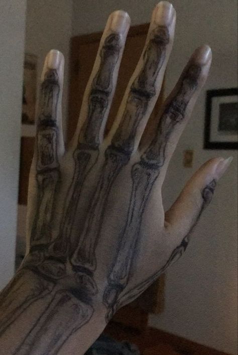 Skeleton Mehendi, Skeleton Hand Henna, Hand Tattoos Skeleton, Henna Skeleton, Skeleton Tattoo Hand, Vampire Bride, Henna Inspo, Hand Tats, Skeleton Tattoos